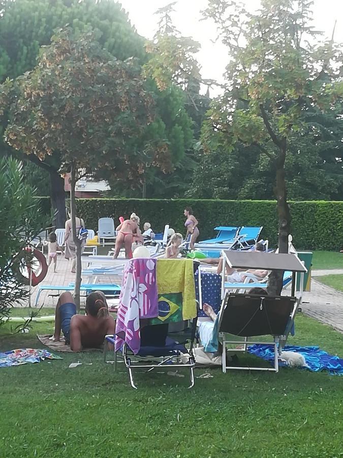 Casa Gisela Appartement Desenzano del Garda Buitenkant foto