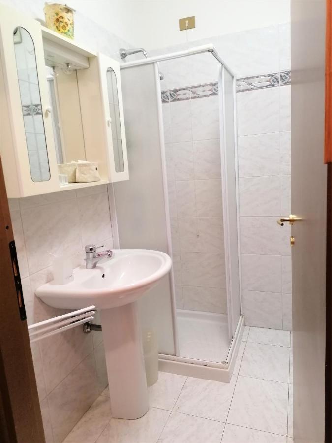 Casa Gisela Appartement Desenzano del Garda Buitenkant foto
