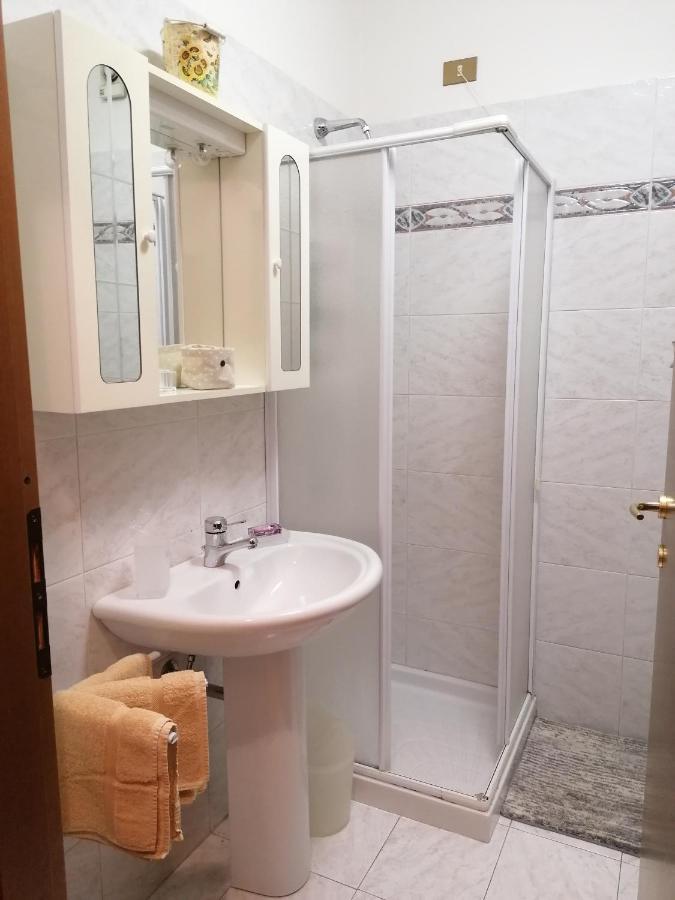 Casa Gisela Appartement Desenzano del Garda Buitenkant foto