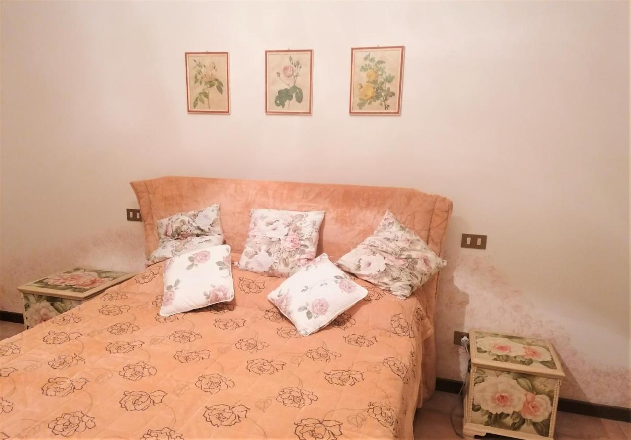 Casa Gisela Appartement Desenzano del Garda Buitenkant foto